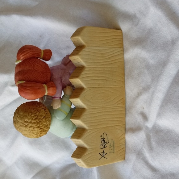 Vintage Cabbage Patch Porcelain Figurine Hugs and Kisses  1984 - Picture 3 of 10